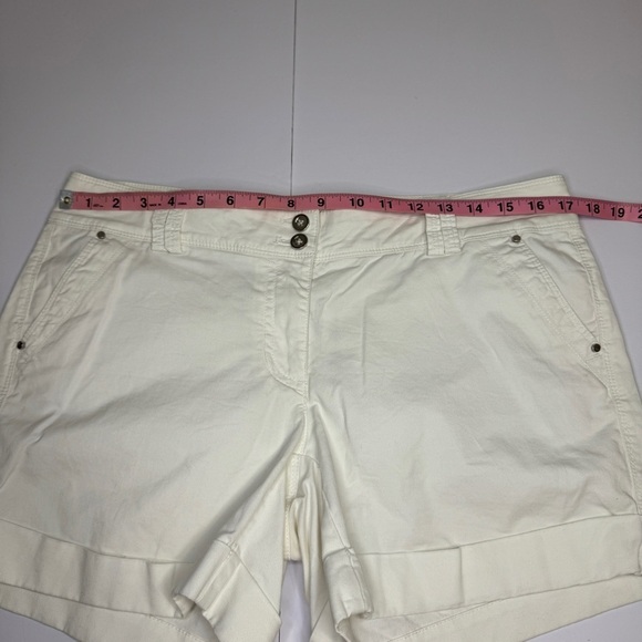 White House Black Market White Cuffed Shorts Size 8 - Picture 3 of 10